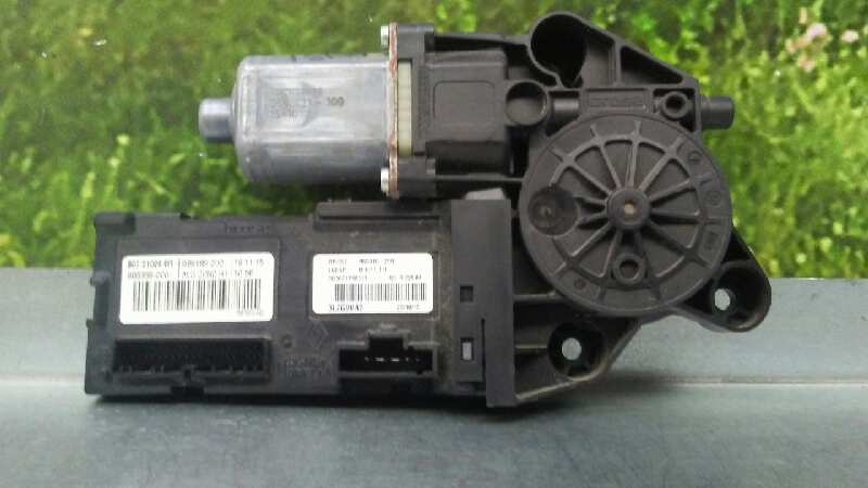 RENAULT Megane 3 generation (2008-2020) Front Left Door Window Regulator Motor 807310246R 18632549