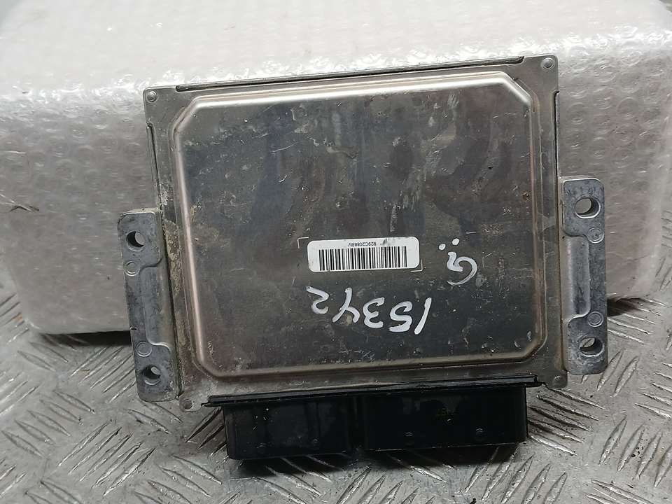 PEUGEOT 5008 1 generation (2009-2016) Moottorin ohjausyksikkö ECU 9809447980,28588582 26533815