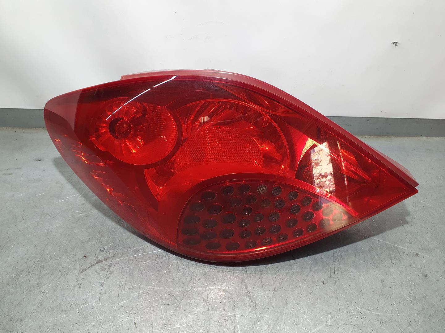 PEUGEOT 207 1 generation (2006-2009) Rear Left Taillight ROZADO 18706344