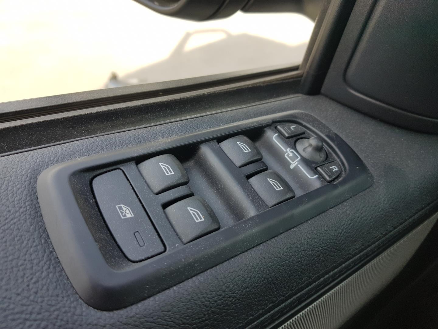 LAND ROVER Range Rover Evoque L538 (1 gen) (2011-2020) Priekinių kairių durų langų pakėlimo mygtukai AH2214540AC 18712401
