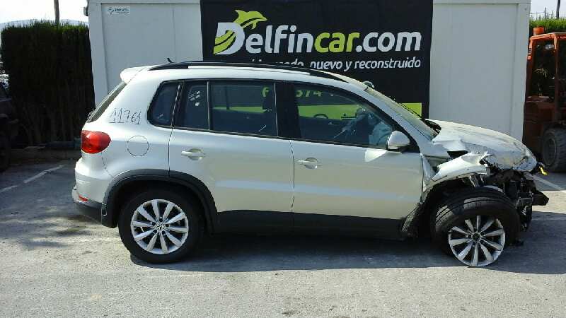 VOLKSWAGEN Tiguan 1 generation (2007-2017) Lève-vitre de porte arrière gauche 5N0959703F 20600189