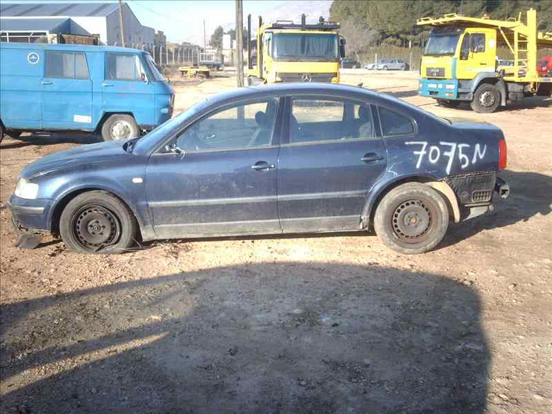 VOLKSWAGEN Passat B5 (1996-2005) Маторчик стеклоподъемника задней правой двери 101438202,BROSE 18779547