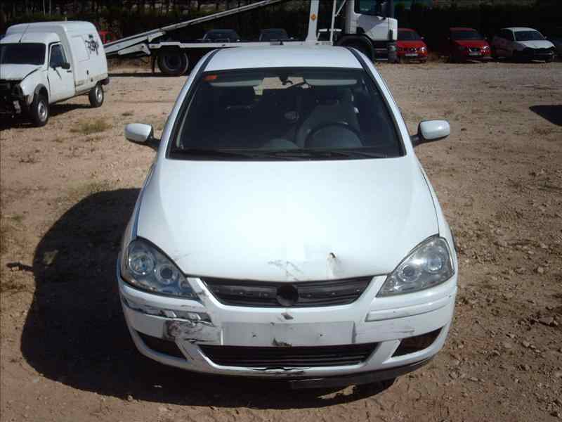 RENAULT Corsa C (2000-2006) Oikea takavalo 18434836