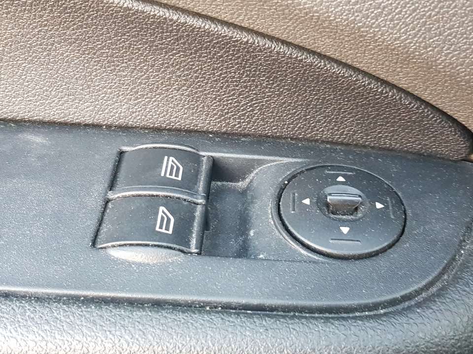 PEUGEOT Focus 2 generation (2004-2011) Front Left Door Window Switch C/MANDORETROVISOR 22632604