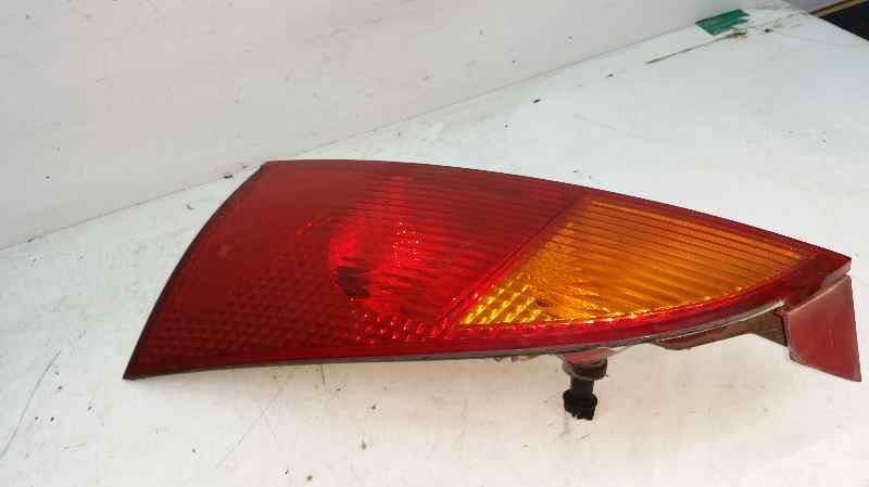 Fanale posteriore sinistro FYDA 1214223 de Ford Focus sedán (dfw) 1999-2004 100 CV
