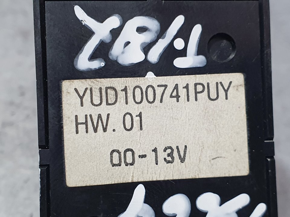 MITSUBISHI 75 1 generation (1999-2005) Rear Right Door Window Control Switch YUD100741PUY 24042240