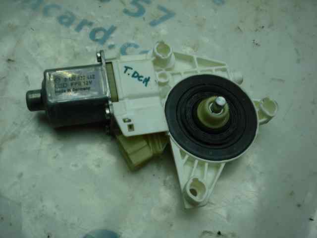 MERCEDES-BENZ C-Class W204/S204/C204 (2004-2015) Rear Right Door Window Control Motor 2048200642, A2048200542 18433229