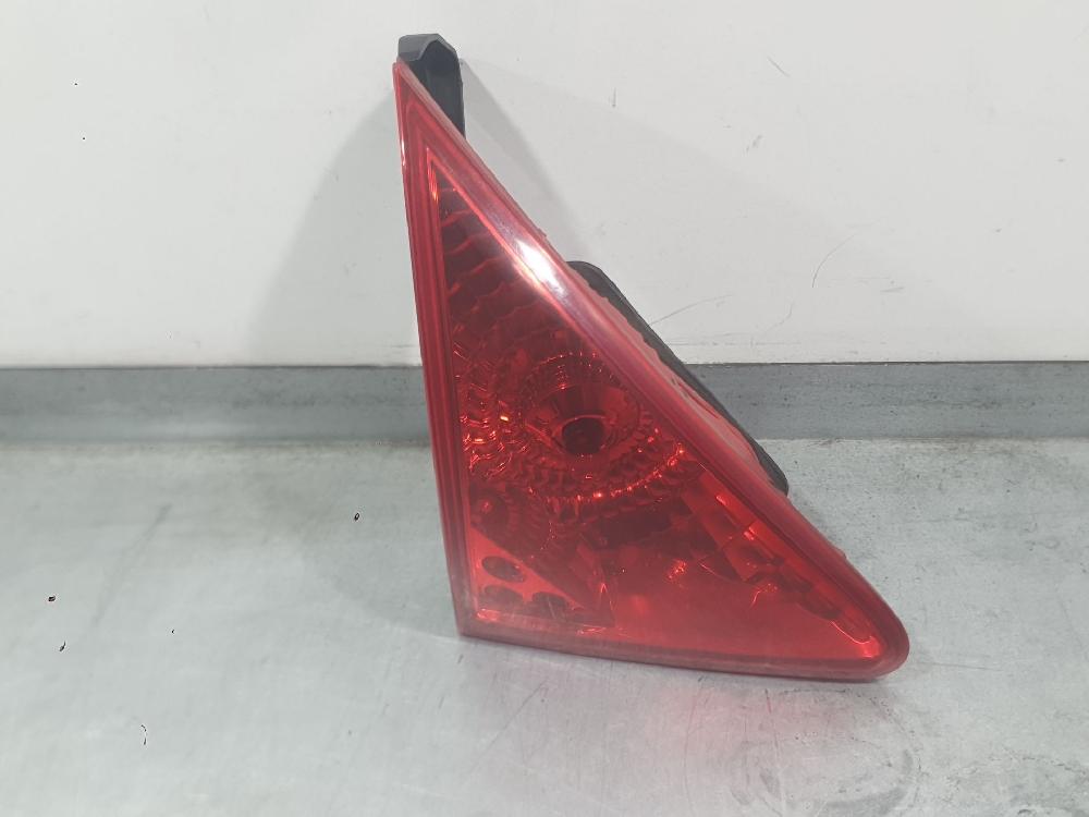Feu arrière intérieur gauche RH02 9683461080 de Peugeot 3008 monospace (0u_) 2009-2016 150 CV con 194963 km