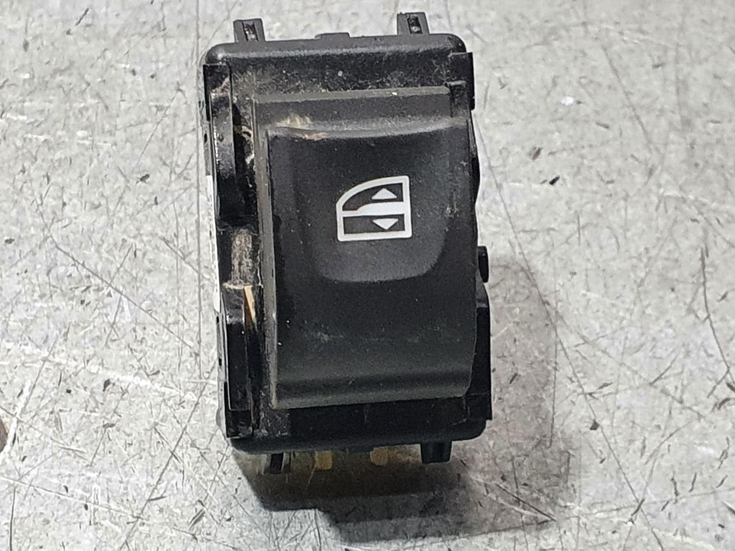 RENAULT Captur 1 generation (2013-2019) Front Right Door Window Switch 254218614R 23619374