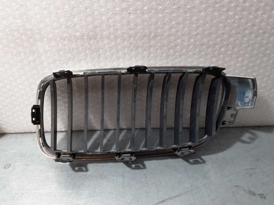 BMW 3 Series F30/F31 (2011-2020) Calandre DERECHA 24105361