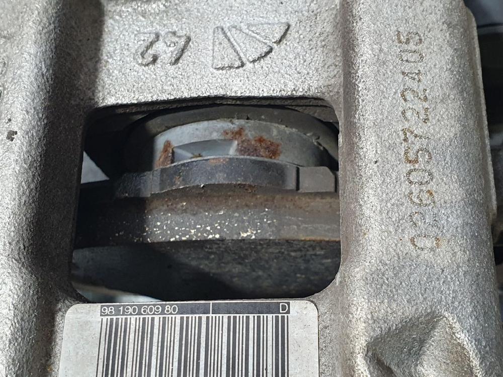 Pinza de freno trasera derecha HN05 9819060980 de Peugeot 5008 (0u_, 0e_) 2009-2017 131 CV con 25560 km - pieza usada