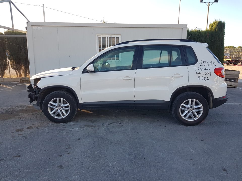 VOLKSWAGEN Tiguan 1 generation (2007-2017) Galinių dešinių durų stiklo pakelėjas 5N0839730K,910219120 23241384