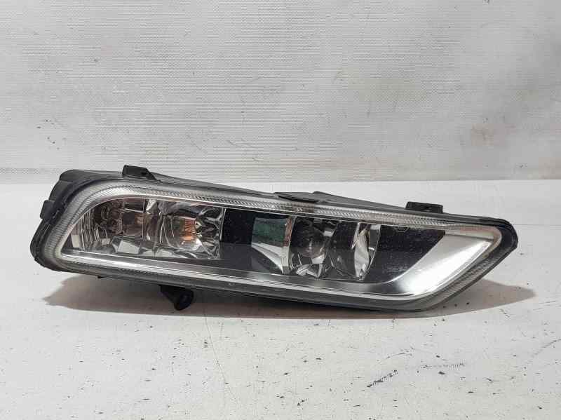 VOLKSWAGEN Passat B7 (2010-2015) Front Right Fog Light 1PATAROTA 23625459