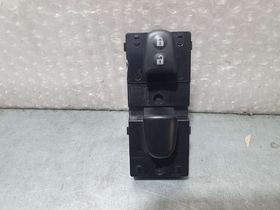 NISSAN Juke YF15 (2010-2020) Front Right Door Window Switch 254111KA5A 26535548