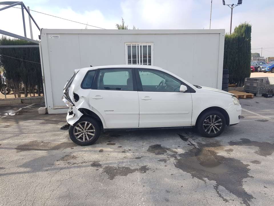 VOLKSWAGEN Polo 4 generation (2001-2009) Охлаждающий радиатор 6Q0121253R 24788332