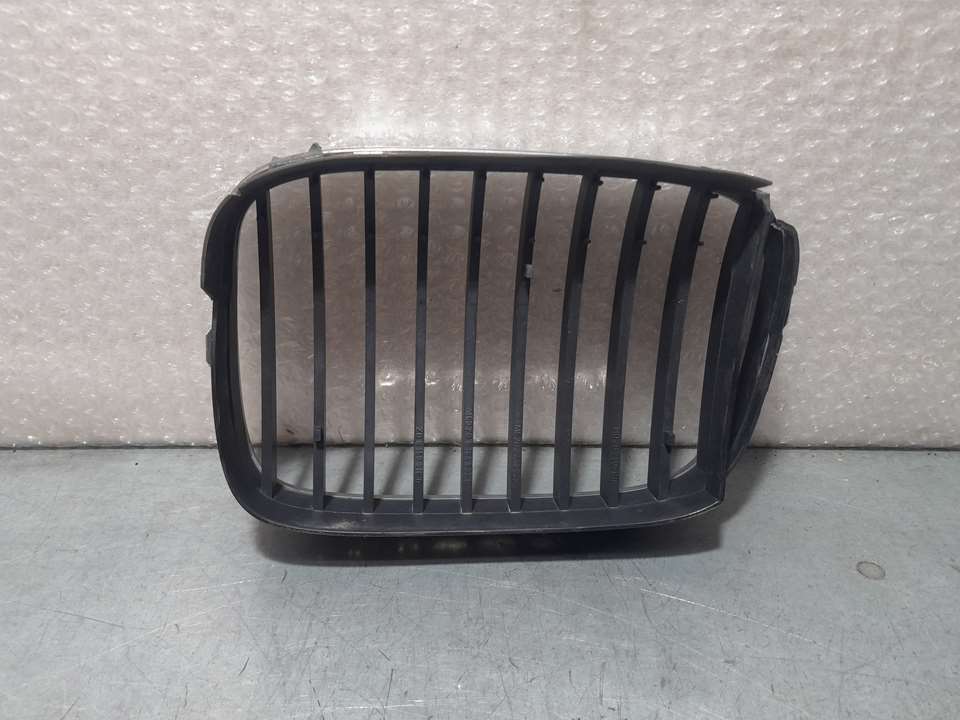 PONTIAC 5 Series E39 (1995-2004) Radiator Grille DERECHA 23553611