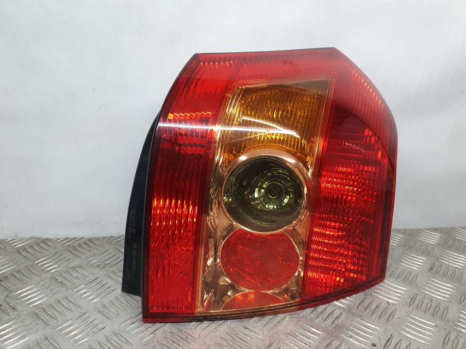 CHEVROLET Corolla E120 (2000-2008) Rear Right Taillight Lamp 8155002301,KOITO 23437823