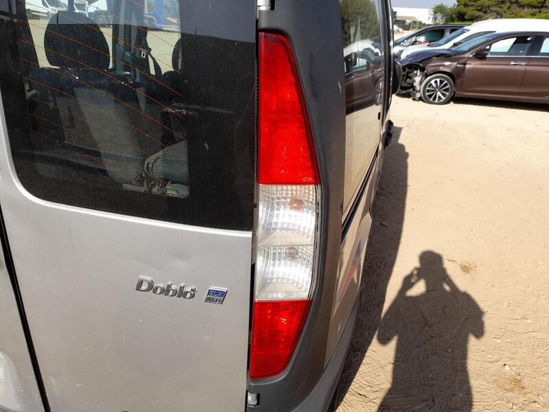 Scheinwerfer hinten rechts 182B9000 51735978 de Fiat Doblo furgoneta/monovolumen (223_) 2006-0 100 CV - pieza usada