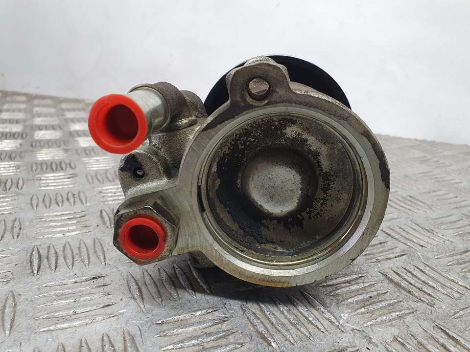 Bomba de servodirección F9Q736 7700417308 de Renault Megane i classic (la0/1_) 1997-2001 98 CV - pieza usada