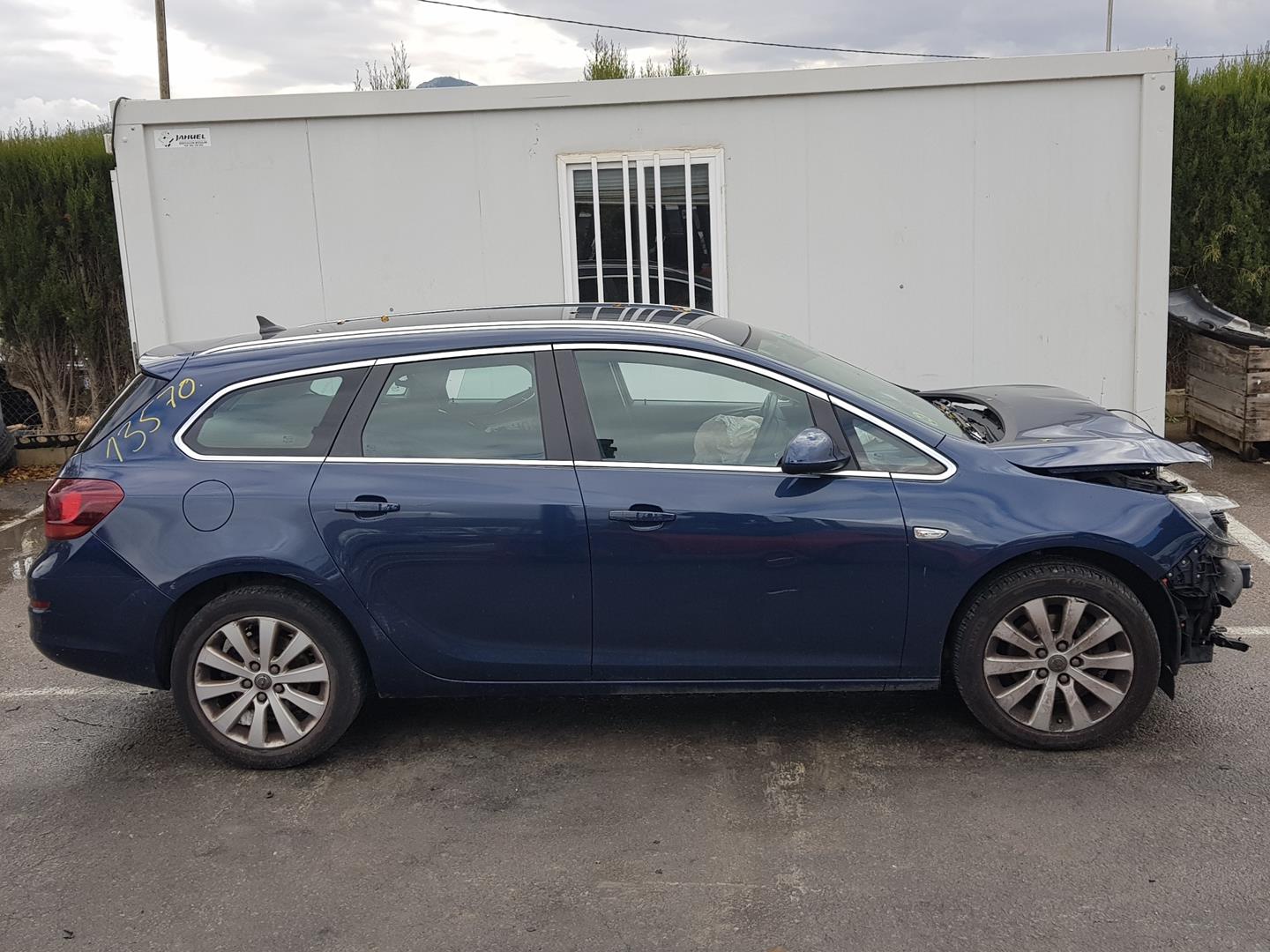 OPEL Astra J (2009-2020) Citas virsbūves detaļas 13252702, 6PV00976507 23661501