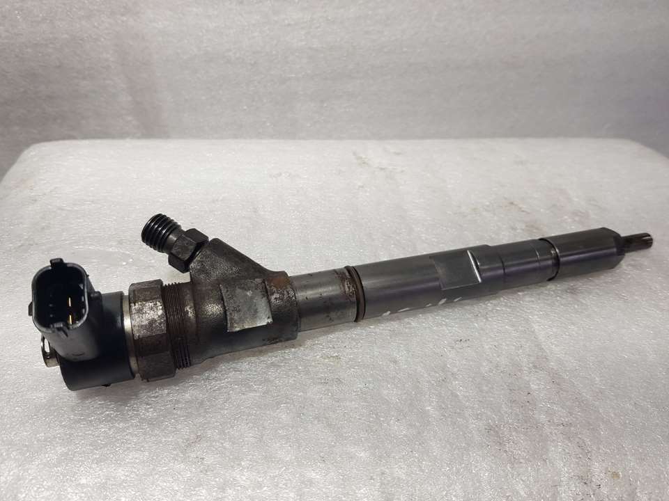 HYUNDAI H-1 Starex (1997-2007) Injector de combustibil 338004A120, 0445110186 24101027