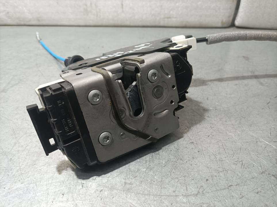 MERCEDES-BENZ GLA-Class X156 (2013-2020) Front Left Door Lock M12284, A1667200135 23113095