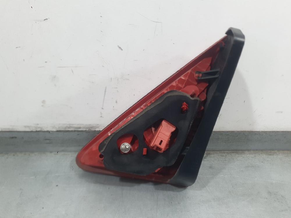 Left inner tail light 9H05 9683461080 de Peugeot 3008 monospace (0u_) 2009-2016 112 CV con 171965 km - pieza usada
