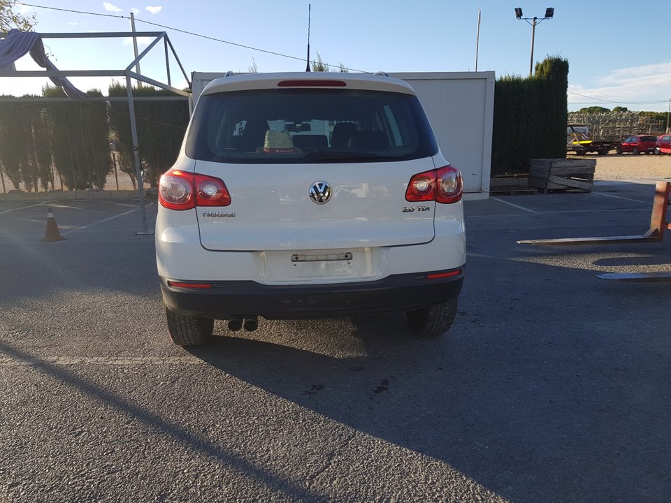 VOLKSWAGEN Tiguan 1 generation (2007-2017) Galinių dešinių durų stiklo pakelėjas 5N0839730K,910219120 23241384