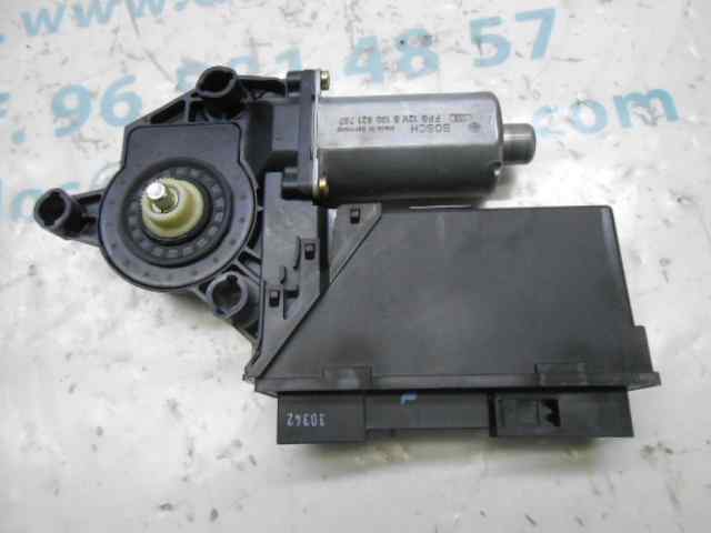 DODGE A4 B6/8E (2000-2005) Moteur de commande de vitre de porte arrière gauche 8E0959801A, 105998106 18486406