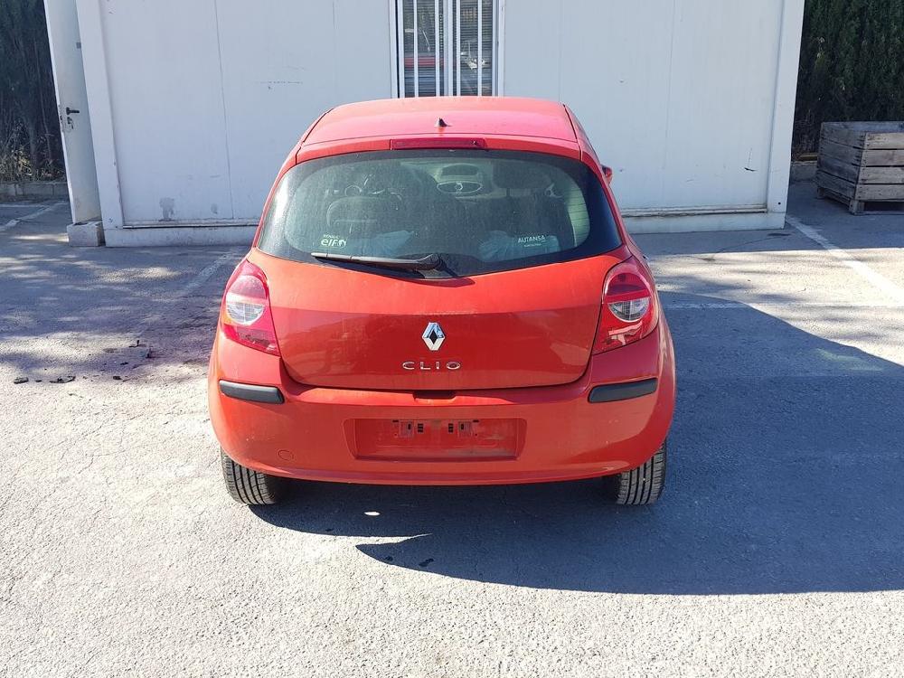 RENAULT Clio 3 generation (2005-2012) Левая противотуманка переднего бампера 8200002469,89201772 23638350