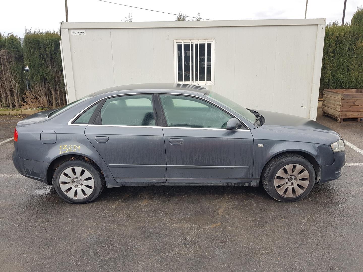 AUDI A4 B7/8E (2004-2008) Защита от солнца левая TOCADO 23618959