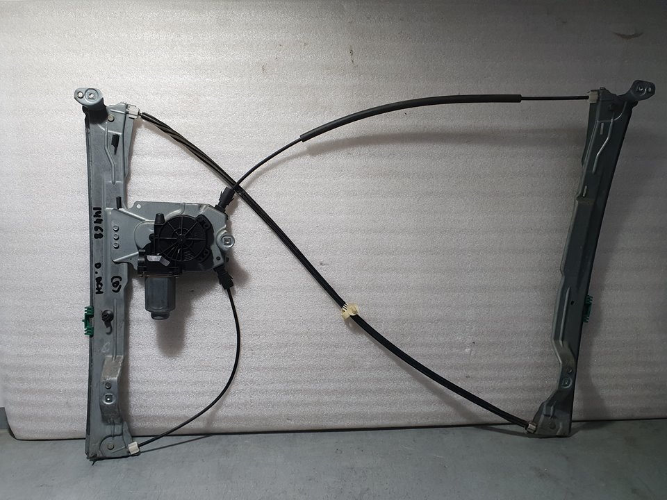 RENAULT Clio 3 generation (2005-2012) Vindusregulator foran høyre dør SINREF 24069134