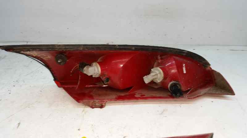 Fanale posteriore sinistro FYDA 1214223 de Ford Focus sedán (dfw) 1999-2004 100 CV - pieza usada