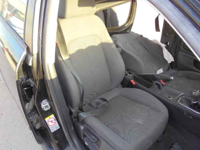 SEAT Exeo 1 generation (2009-2012) Priekinių dešinių durų stiklo pakelėjo varikliukas 8E1959802H, ELECTRICO 18501525