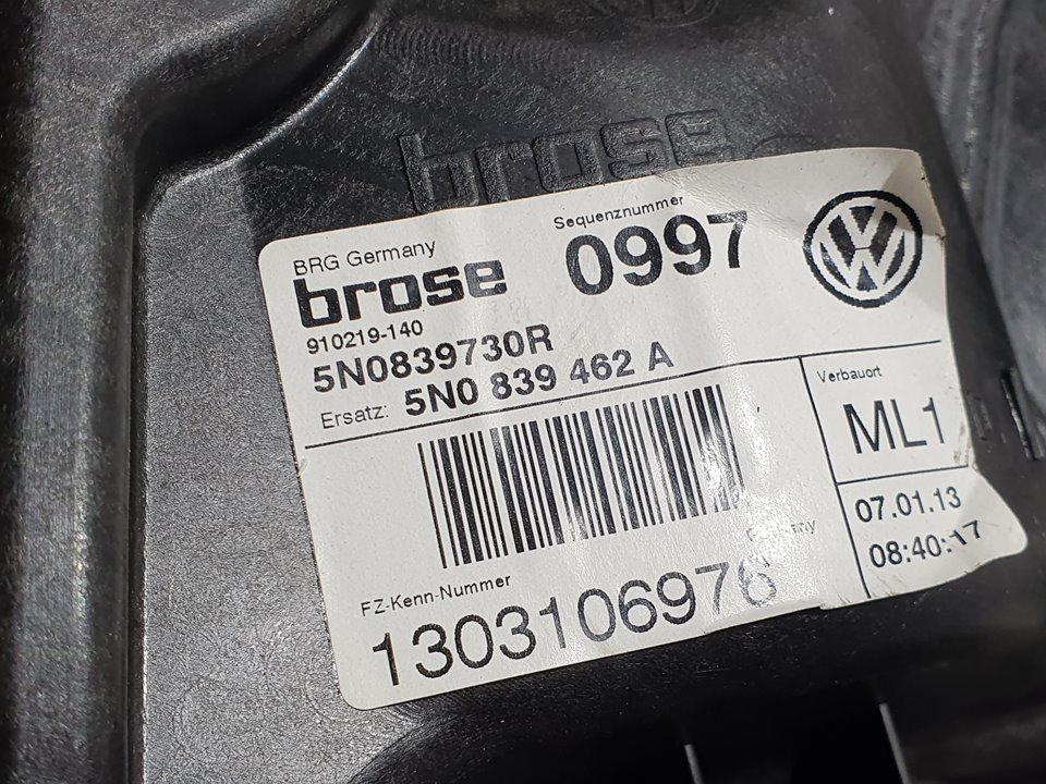 VOLKSWAGEN Tiguan 1 generation (2007-2017) Aizmugurējo labo durvju logu pacēlājs 5N0839730R, 1303106976 18795438