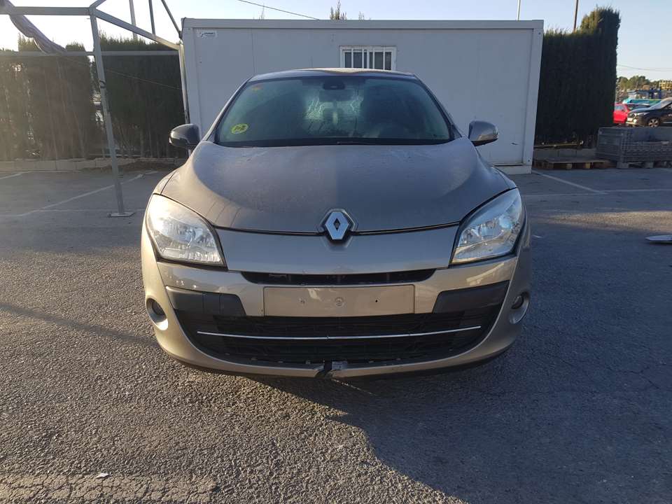 RENAULT Megane 3 generation (2008-2020) Galinių kairių durų stiklo pakelėjas 827210003R 23515188