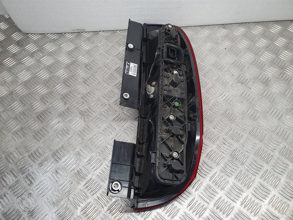 Feu arrière gauche 330A1000 00519248460 de Opel Combo tour (x12) 2012-2018 95 CV con 99570 km - pieza usada