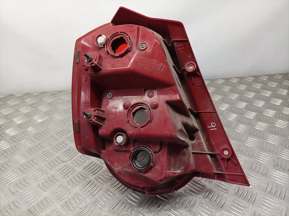 Feu arrière droit B12D1 95952067 de Chevrolet Aveo / kalos hatchback (t250, t255) 2006-2012 84 CV - pieza usada