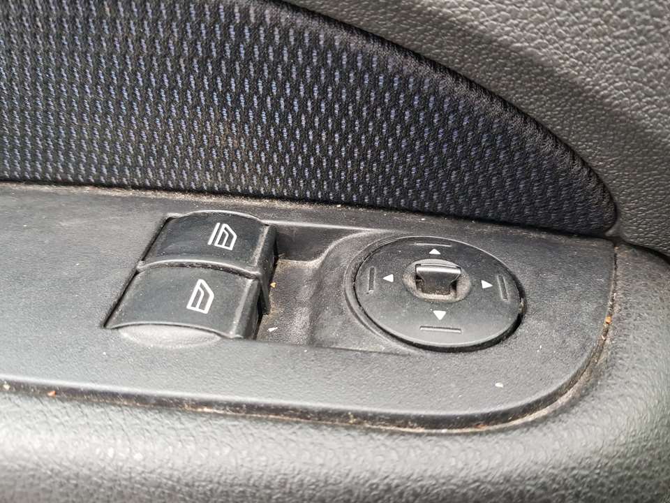 PEUGEOT Focus 2 generation (2004-2011) Comutator geam ușă stânga față C/MANDORETROVISOR 24096971