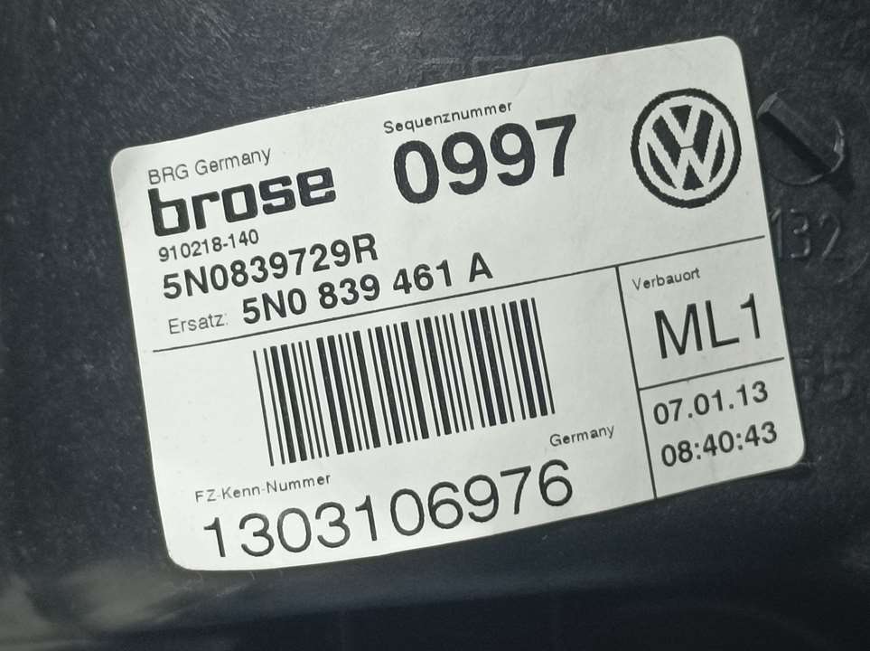 VOLKSWAGEN Tiguan 1 generation (2007-2017) Galinių kairių durų stiklo pakelėjas 5N0839729R,1303106973 22979773