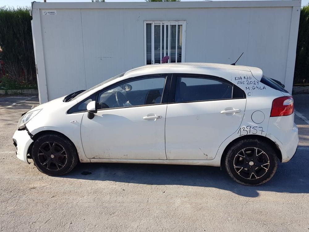 KIA Rio 3 generation (2011-2017) Indikeringstorkarspaksbrytare 13PINES 23658174