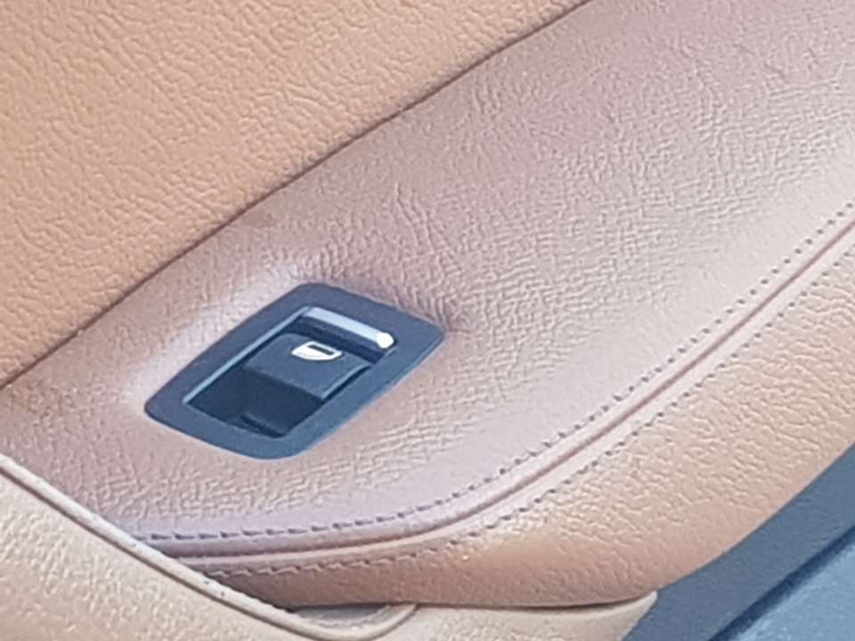 BMW X4 F26 (2014-2018) Priekinių dešinių durų langų pakėlimo mygtukai 24347401