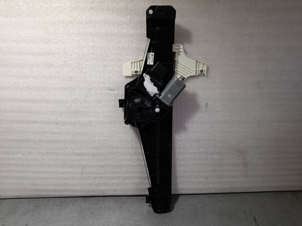 Alzacristalli posteriore sinistro YH01 9830389080 de Peugeot 3008 suv (mc_, mr_, mj_, m4_) 2016-0 131 CV con 42228 km