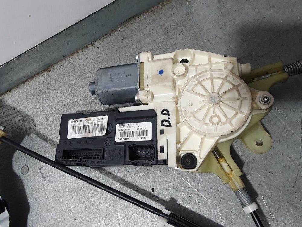 RENAULT Laguna 3 generation (2007-2015) Front Right Door Window Regulator 807000002R 23625201