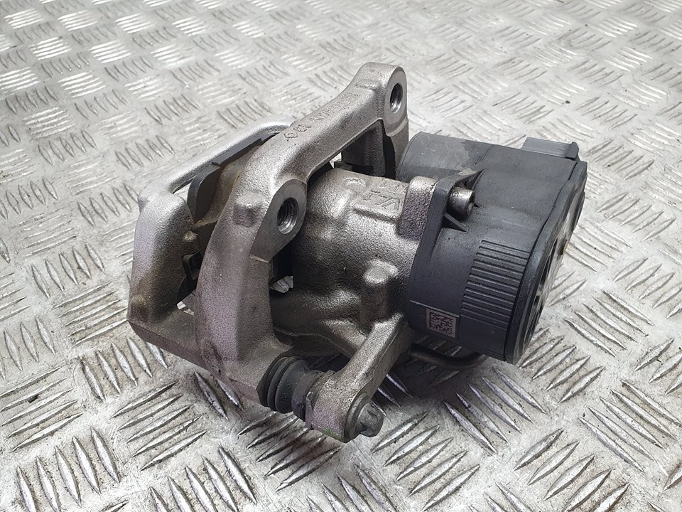 Pinza de freno trasera derecha YH01 9819060980 de Peugeot 5008 ii (mc_, mj_, mr_, m4_) 2018-0 131 CV con 19980 km - pieza usada