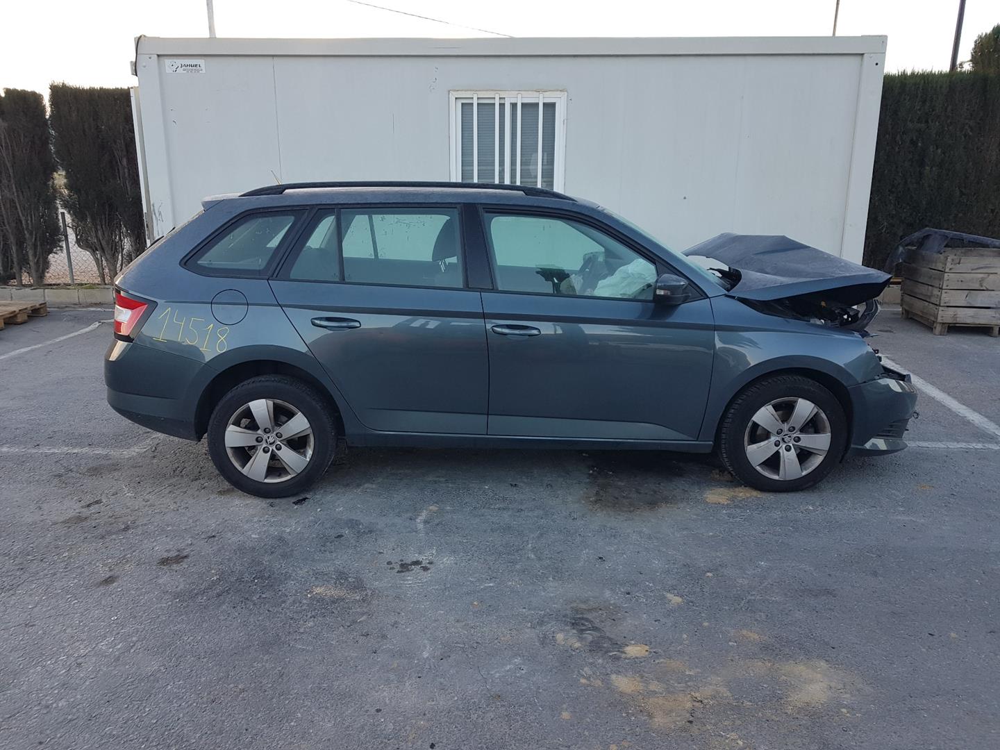 SKODA Fabia 3 generation (2014-2021) Priekšējo labo durvju slēdzene B6A5TB837016A, 45340180, 7PINES 24070518