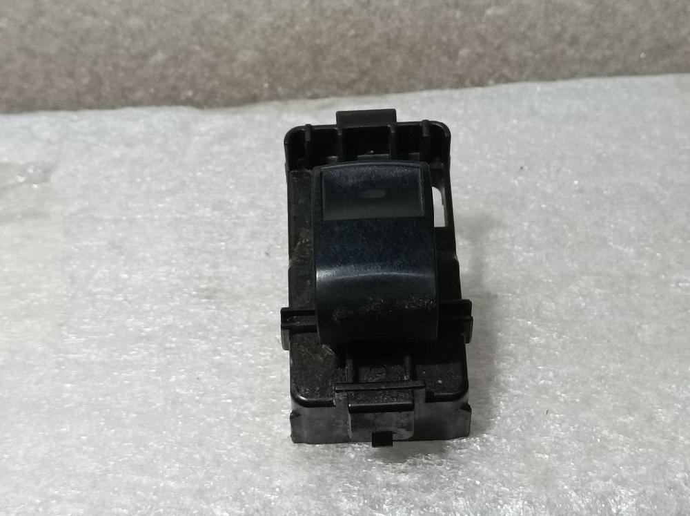 TOYOTA Prius Plus 1 generation (2012-2020) Front Right Door Window Switch SINREFERENCIA 21434832