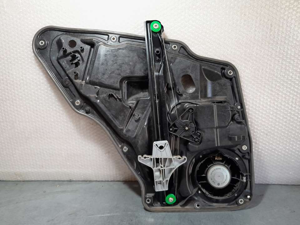 VOLKSWAGEN Tiguan 1 generation (2007-2017) Regulator de geam ușă dreapta spate 5N0839730P 24673981