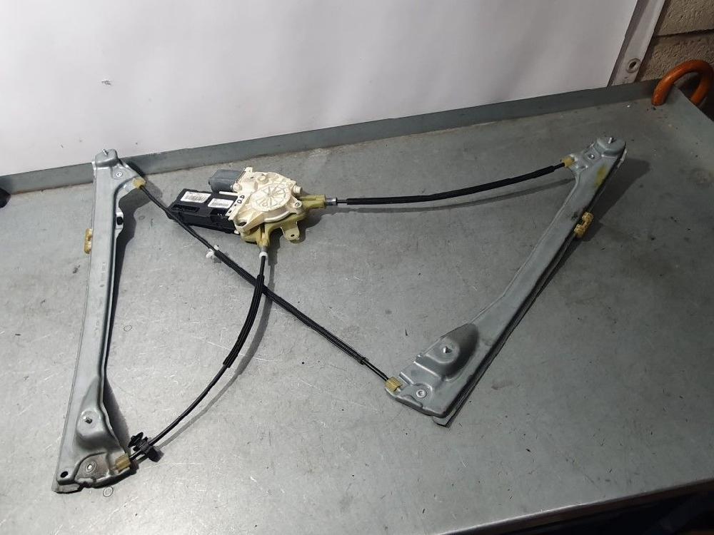 RENAULT Laguna 3 generation (2007-2015) Front Right Door Window Regulator 807000002R 23625201