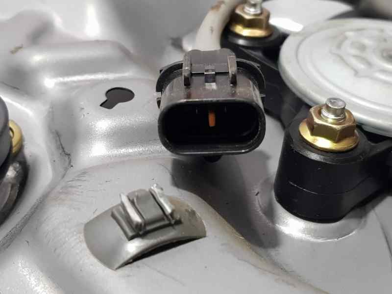 Elevador de vidro tras direito D4EA 8348026030 de Hyundai Santa fé i (sm) 2001-2006 113 CV con 93078 km - pieza usada